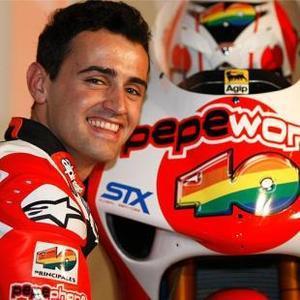 Héctor Barberá, el piloto de Los 40 Principales, triunfa en Qatar Héctor Barberá, el piloto de Los 40 Principales, triunfa en Qatar