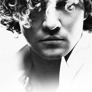 David Bisbal nos trae esperanza y alegría en su nuevo disco David Bisbal nos trae esperanza y alegría en su nuevo disco