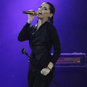 Nelly Furtado colabora con DJ Tiësto Nelly Furtado colabora con DJ Tiësto