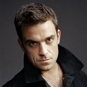 Robbie Williams amenaza con partir las piernas a los que le han vetado Robbie Williams amenaza con partir las piernas a los que le han vetado