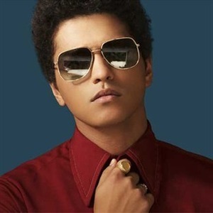 Bruno Mars estrena su single más alcohólico, Moonshine Bruno Mars estrena su single más alcohólico, Moonshine