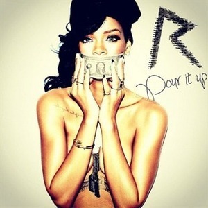 Rihanna confirma su nuevo single, Pour it up, en pelotas Rihanna confirma su nuevo single, Pour it up, en pelotas