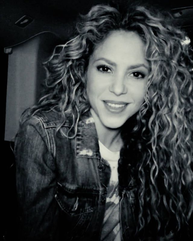Shakira Shakira