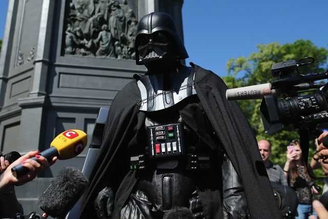 Darth Vader se hace músico callejero Darth Vader se hace músico callejero