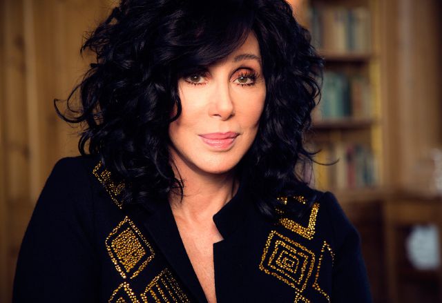 Cher dona 180.000 botellas de agua Cher dona 180.000 botellas de agua