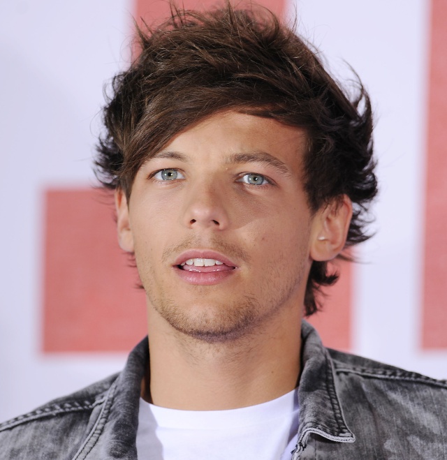 Louis Tomlinson presenta a su hijo Freddie Louis Tomlinson presenta a su hijo Freddie
