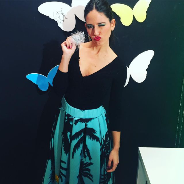 Nuria Marín caza mariposas con un nuevo look que no gusta a todo el mundo Nuria Marín caza mariposas con un nuevo look que no gusta a todo el mundo