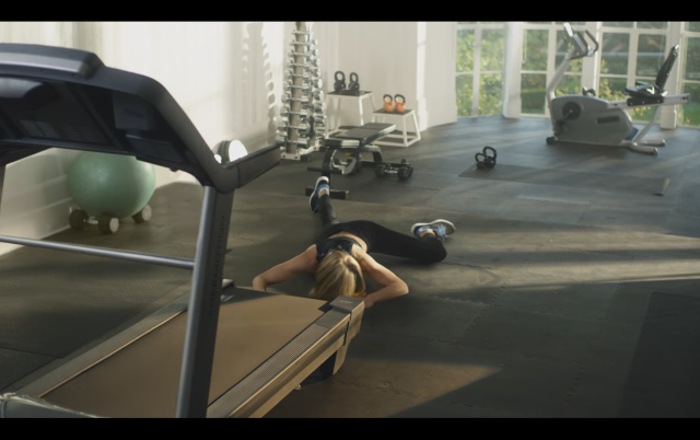 El castañazo de cara de Taylor Swift en una cinta de correr El castañazo de cara de Taylor Swift en una cinta de correr