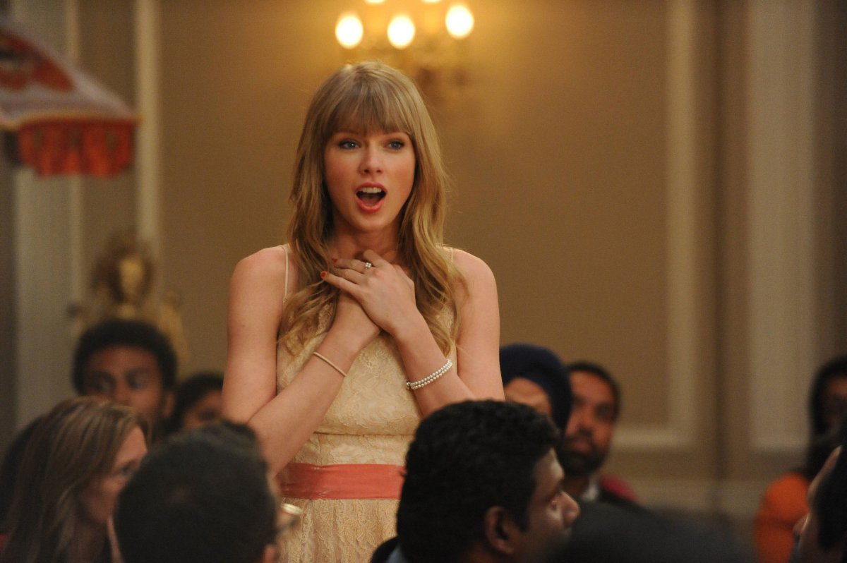 15. Taylor Swift en New Girl 15. Taylor Swift en New Girl