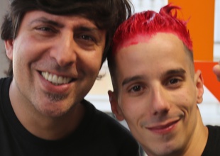 Así le hemos teñido el pelo de rosa a SKONE