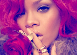 Vas a alucinar con el útlimo cambio de look radical de Rihanna