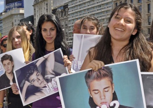 10 reglas básicas para esperar a tu ídolo durante un mes en la calle