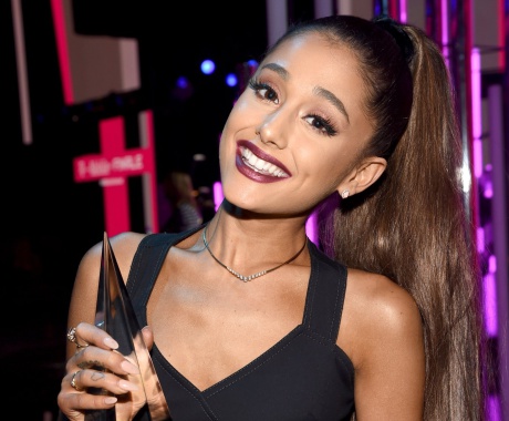 Ariana triunfa en los AMA's