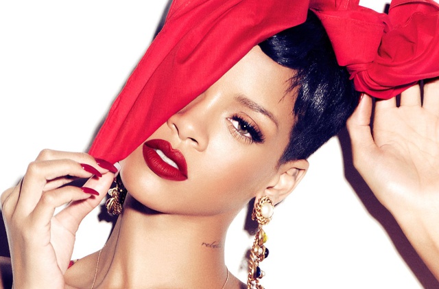 En España preferimos a Rihanna que a Beyoncé y, además, nos obsesionan sus chanclas En España preferimos a Rihanna que a Beyoncé y, además, nos obsesionan sus chanclas