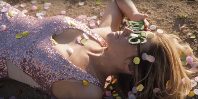 La parodia definitiva de Million Reasons: hemos odiado al 2016 La parodia definitiva de Million Reasons: hemos odiado al 2016