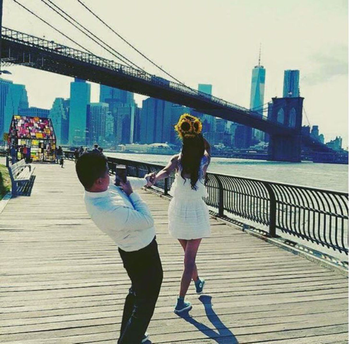 La otra cara de Instagram: las ridículas posturas del fotógrafo La otra cara de Instagram: las ridículas posturas del fotógrafo