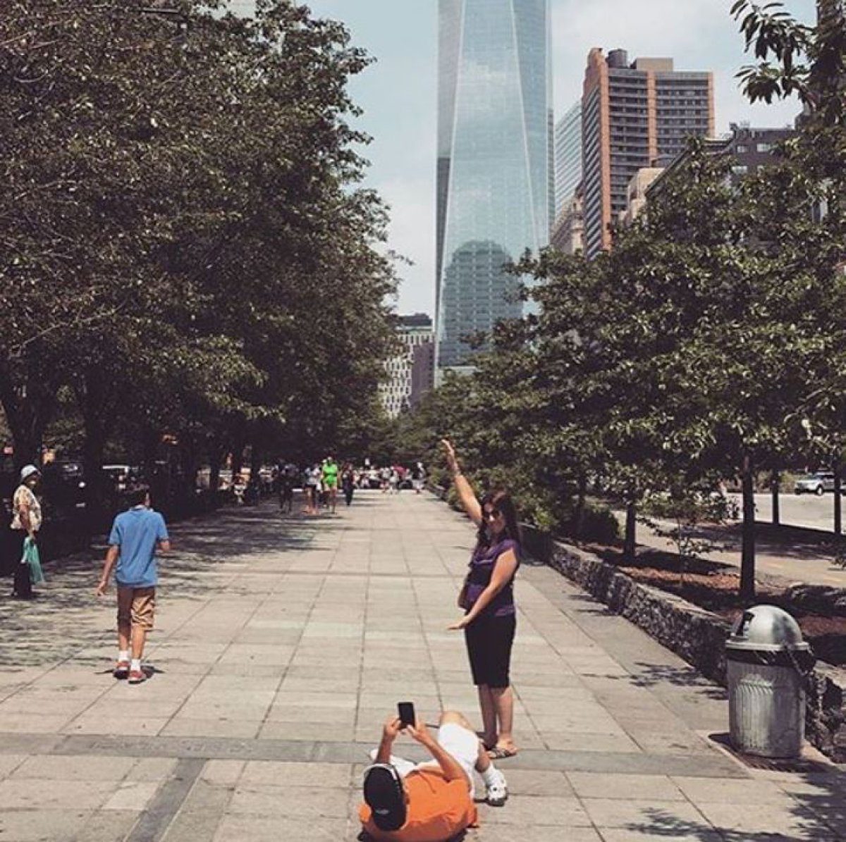 La otra cara de Instagram: las ridículas posturas del fotógrafo La otra cara de Instagram: las ridículas posturas del fotógrafo