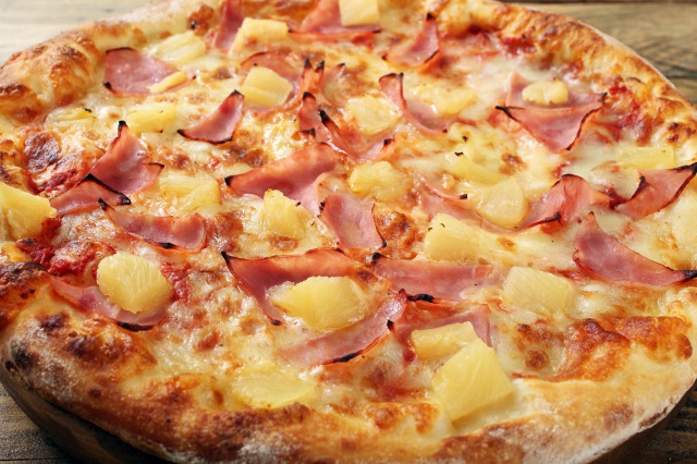 ¡El presidente de Islandia propone prohibir la piña en la pizza! ¡El presidente de Islandia propone prohibir la piña en la pizza!