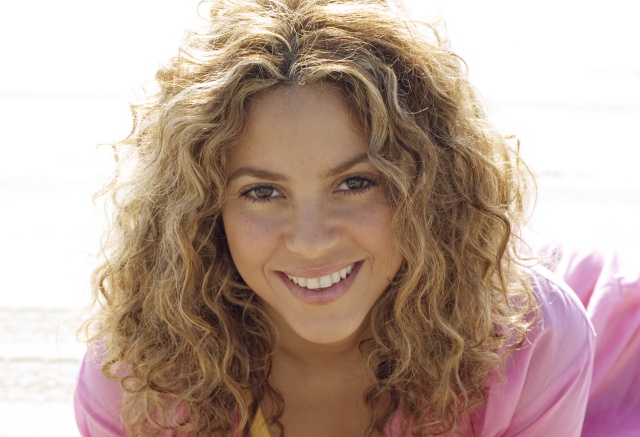 Shakira confirma que sacará nuevo disco y hará gira en 2017 Shakira confirma que sacará nuevo disco y hará gira en 2017