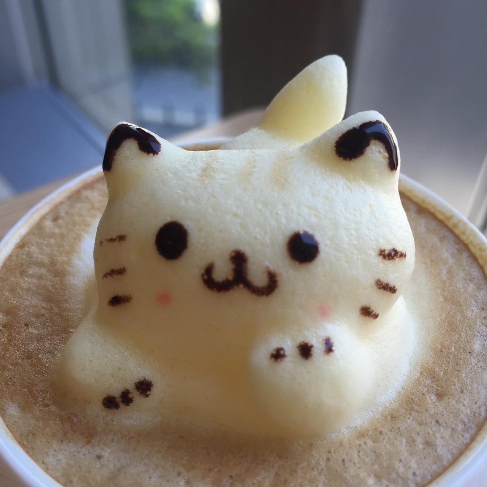 Camarero: Café con leche y… ¡un osito dándose un baño! Camarero: Café con leche y… ¡un osito dándose un baño!