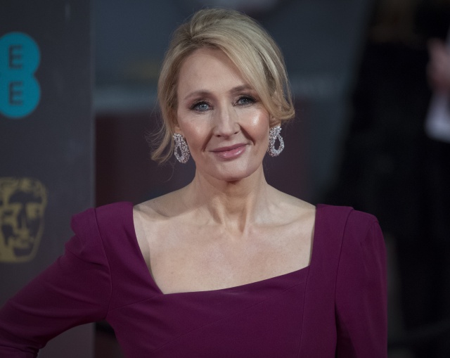 J. K. Rowling pide perdón a sus seguidores J. K. Rowling pide perdón a sus seguidores