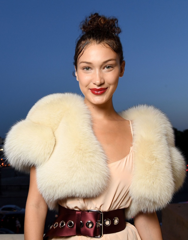 Bella Hadid se atreve con una prenda (muy) complicada Bella Hadid se atreve con una prenda (muy) complicada