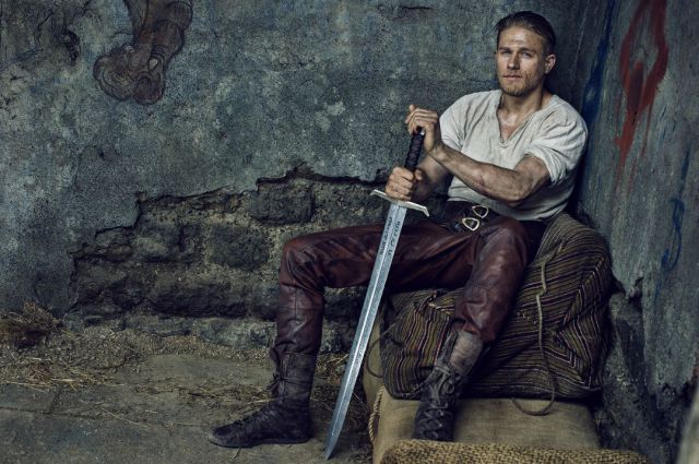 Rey Arturo: La leyenda de Excalibur y Emoji: La película, los grandes estrenos de la semana Rey Arturo: La leyenda de Excalibur y Emoji: La película, los grandes estrenos de la semana