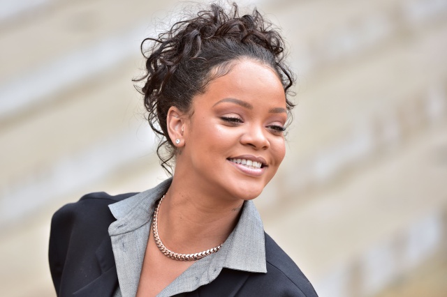 La última incursión en la moda de Rihanna es lo más freak La última incursión en la moda de Rihanna es lo más freak