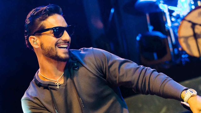 Maluma pillado en un yate con la novia de Gianluca Vacchi Maluma pillado en un yate con la novia de Gianluca Vacchi