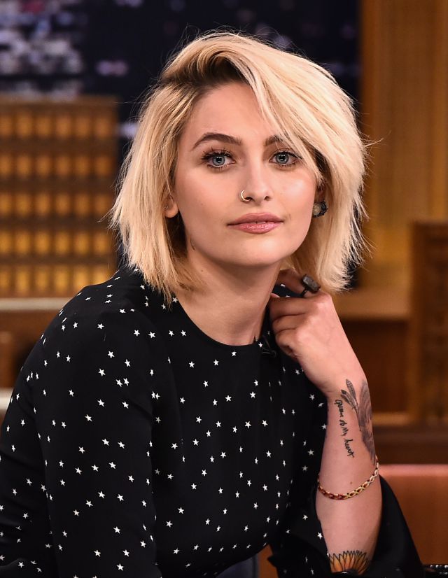 Paris Jackson nos pone los pelos de punta con la felicitación a su padre Paris Jackson nos pone los pelos de punta con la felicitación a su padre