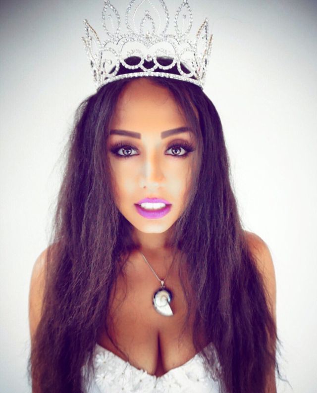 Miss Reino Unido devuelve su corona porque le piden que adelgace Miss Reino Unido devuelve su corona porque le piden que adelgace