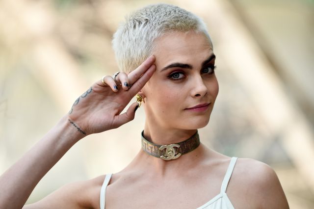 Cara Delevingne la lía (bien gorda) con un meme Cara Delevingne la lía (bien gorda) con un meme