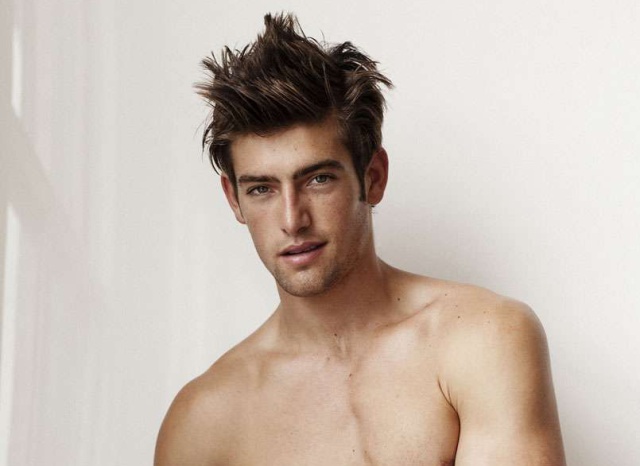 Este modelo perdió la mitad del pelo y dejaron de llamarle Este modelo perdió la mitad del pelo y dejaron de llamarle