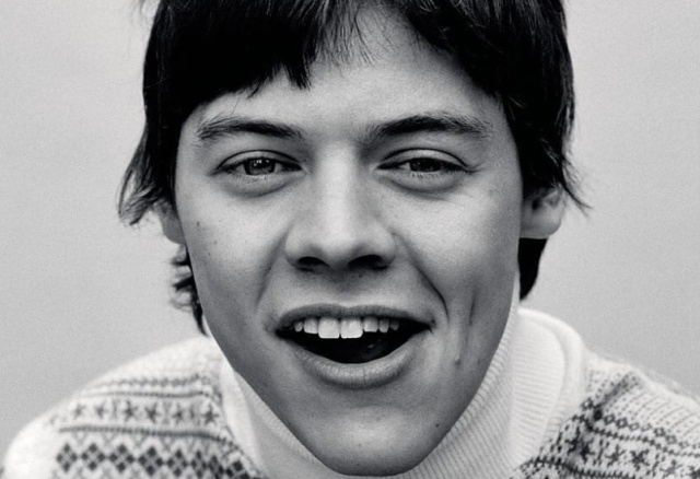 Harry Styles se pone una camiseta de Selena Gomez del año 2010 Harry Styles se pone una camiseta de Selena Gomez del año 2010