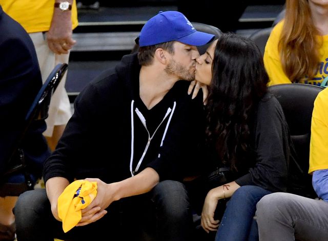 La nueva tradición navideña de Ashton Kutcher y Mila Kunis la odiarán los niños La nueva tradición navideña de Ashton Kutcher y Mila Kunis la odiarán los niños