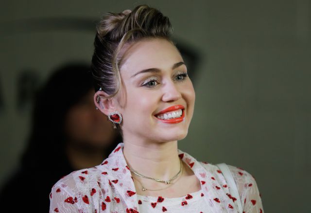 El nuevo tatuaje de Miley Cyrus es un homenaje El nuevo tatuaje de Miley Cyrus es un homenaje
