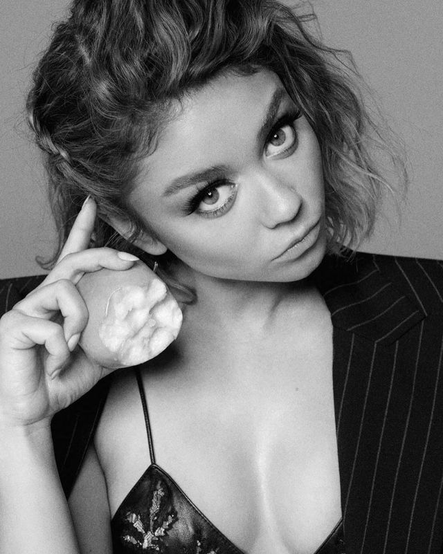 Sarah Hyland contesta a la que criticó un selfie con su novio Sarah Hyland contesta a la que criticó un selfie con su novio