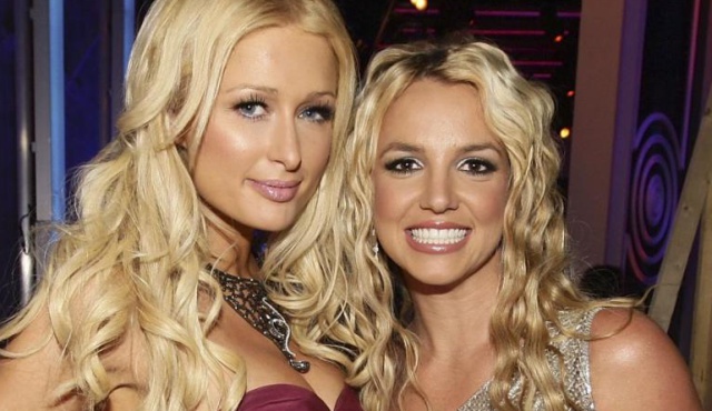 Esta es la foto con la que Paris Hilton y Britney Spears inventaron el selfie Esta es la foto con la que Paris Hilton y Britney Spears inventaron el selfie