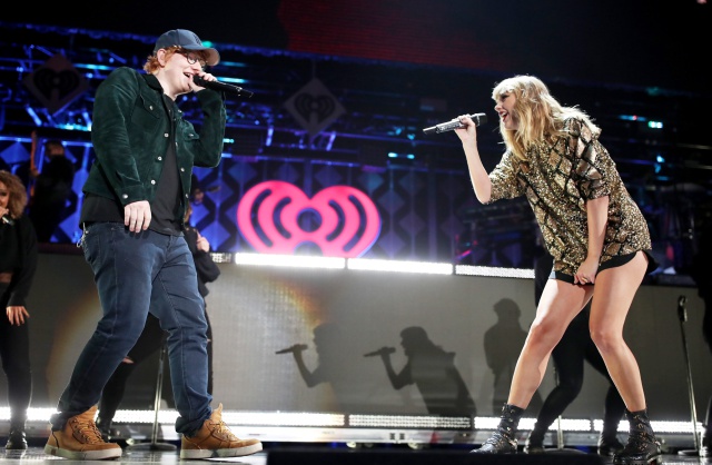 Taylor Swift sorprende en un concierto cantando junto a Ed Sheeran Taylor Swift sorprende en un concierto cantando junto a Ed Sheeran