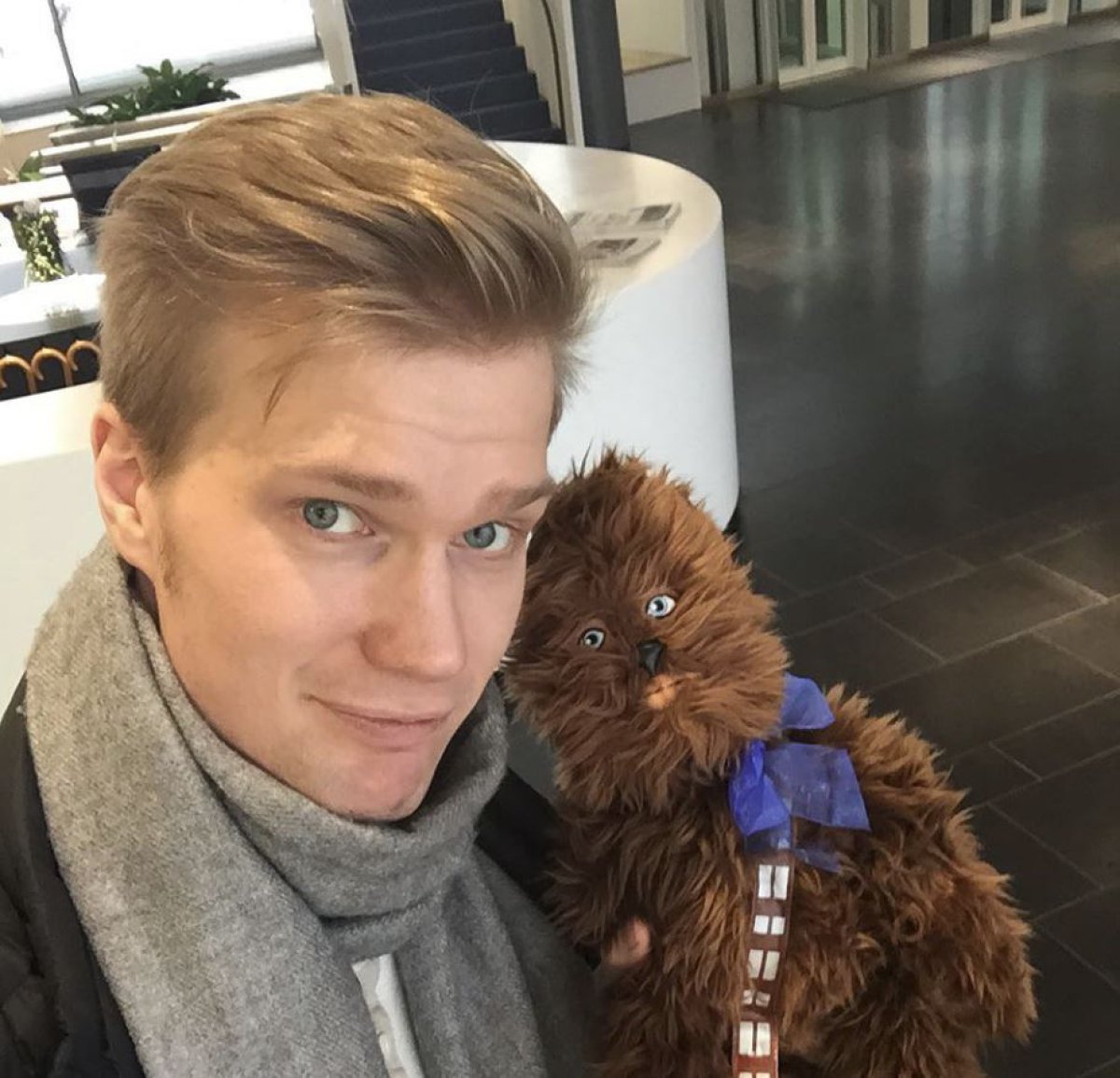 ¿Conoces al atractivo actor que está a la altura de Chewbacca? ¿Conoces al atractivo actor que está a la altura de Chewbacca?