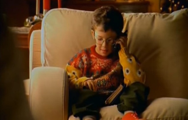 El niño de 'Hola, soy Edu, feliz Navidad' recrea el anuncio 20 años después El niño de 'Hola, soy Edu, feliz Navidad' recrea el anuncio 20 años después