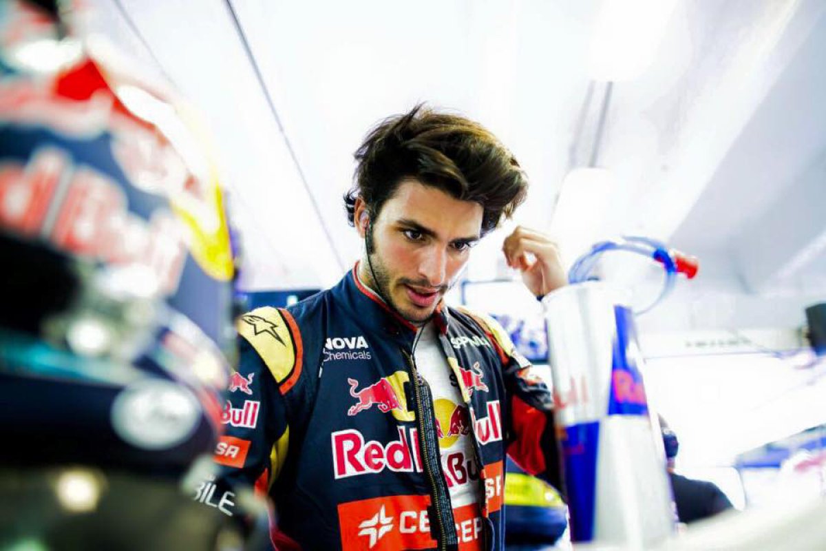 Las fotos que demuestran que el guapo de la Fórmula 1 se llama Carlos Sainz Jr. Las fotos que demuestran que el guapo de la Fórmula 1 se llama Carlos Sainz Jr.