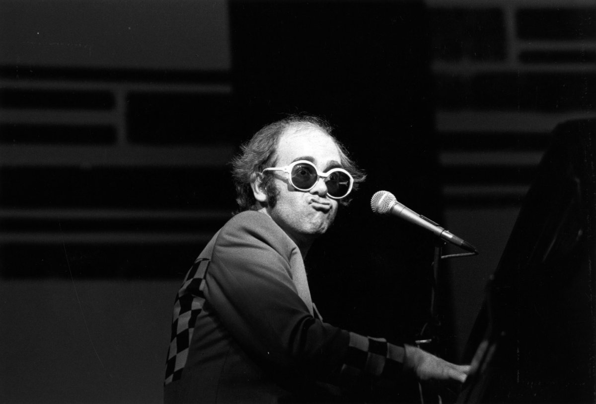 Elton John: algunos de sus momentos más memorables sobre el escenario Elton John: algunos de sus momentos más memorables sobre el escenario