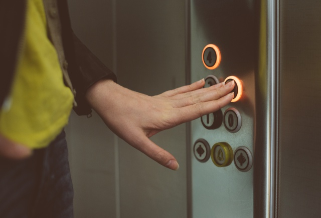 ¿Cómo sobrevivir a una caída libre en ascensor? ¿Cómo sobrevivir a una caída libre en ascensor?