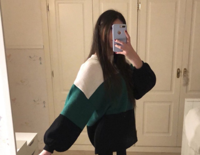 Este selfie se hace viral por el extraño detalle en las piernas de la chica Este selfie se hace viral por el extraño detalle en las piernas de la chica