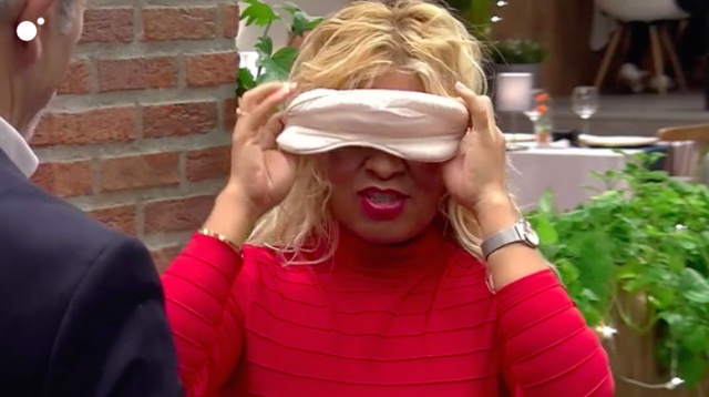 La doble de Shakira aparece en ‘First Dates’ buscando a su Piqué: “Tenemos un aire” La doble de Shakira aparece en ‘First Dates’ buscando a su Piqué: “Tenemos un aire”