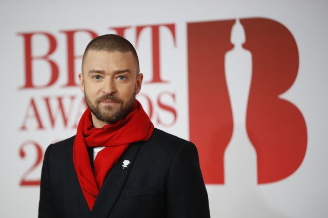 Justin Timberlake para un concierto para ayudar a una fan a decirle algo a su chico Justin Timberlake para un concierto para ayudar a una fan a decirle algo a su chico