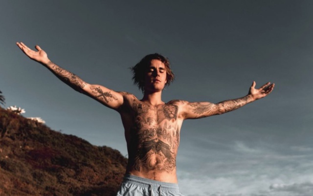 Justin Bieber muestra el resultado de 100 horas tatuándose Justin Bieber muestra el resultado de 100 horas tatuándose