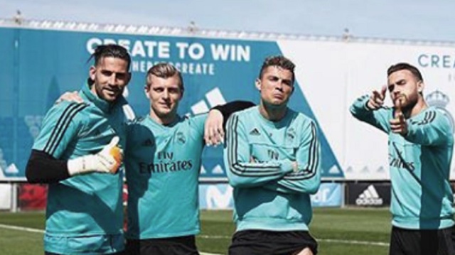 Las piernas de Cristiano en esta foto generan todo tipo de comentarios Las piernas de Cristiano en esta foto generan todo tipo de comentarios