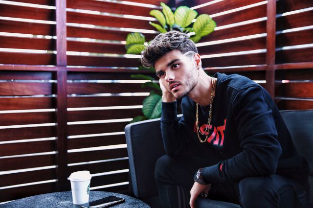 Juan Magán flipa con el cuerpo de Abraham Mateo Juan Magán flipa con el cuerpo de Abraham Mateo